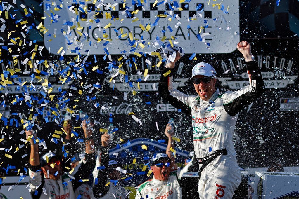 Keselowski ends 3-year drought, wins Darlington