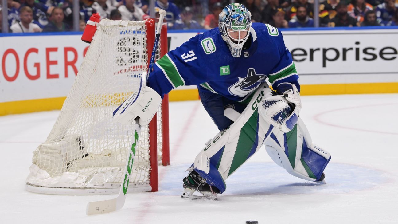 Silovs, Canucks hold off Oilers for series lead