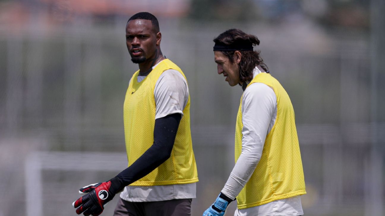 Cássio opina se Corinthians precisa contratar novo goleiro