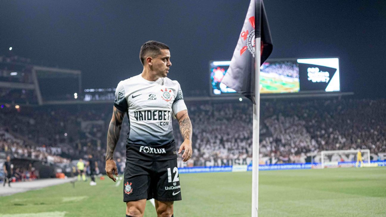 Fagner explica homenagem a Cássio e futuro no Corinthians: renovação incerta.