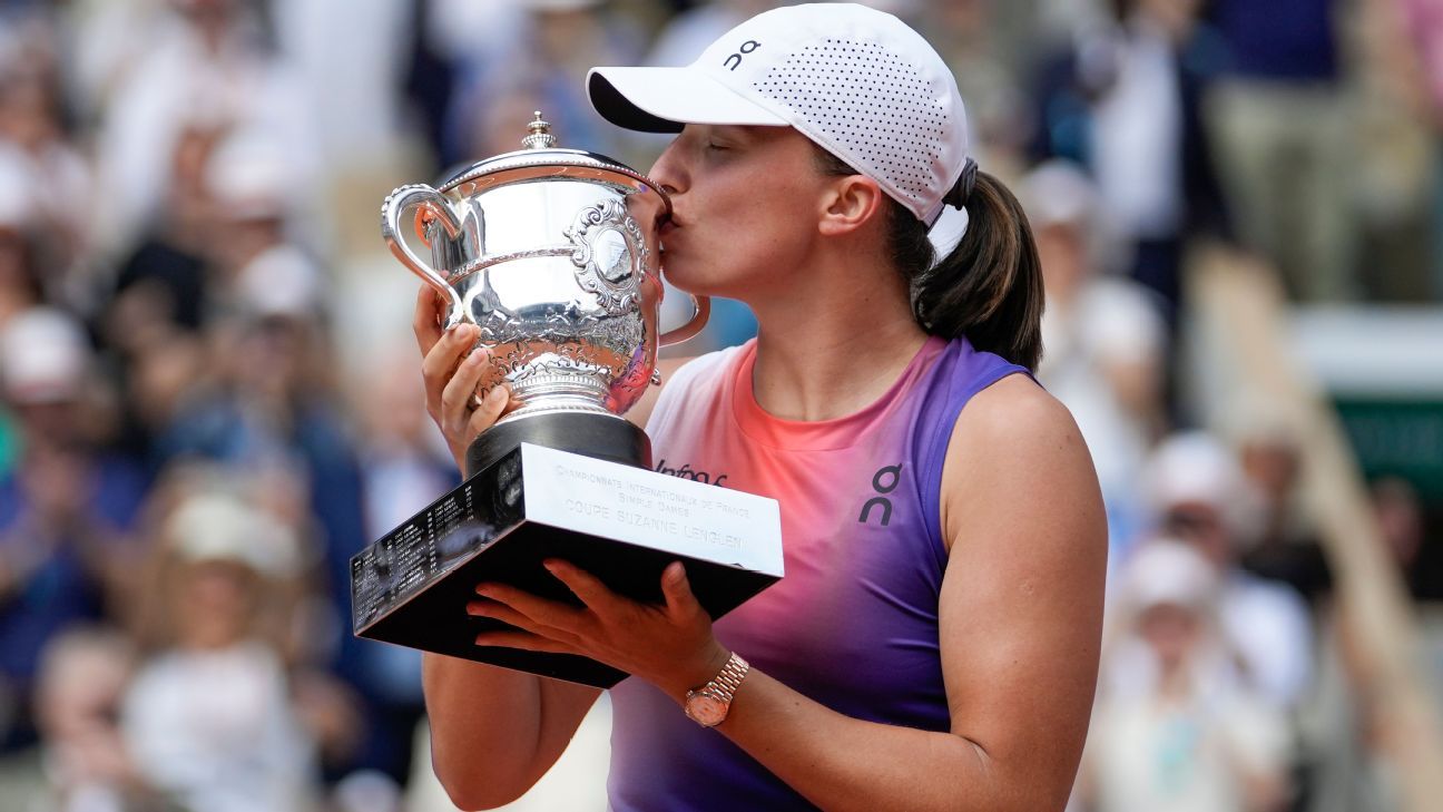 Tra emozione e umorismo, Swiatek è un eroe per il Roland Garros