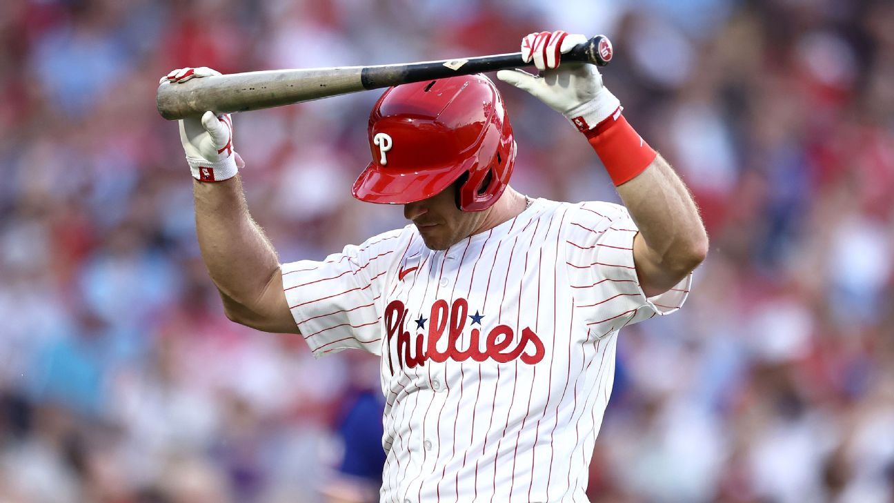 Phils star catcher Realmuto to have knee surgery