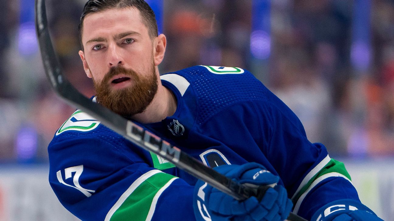 Hronek, 26, secures eight-year deal from Canucks