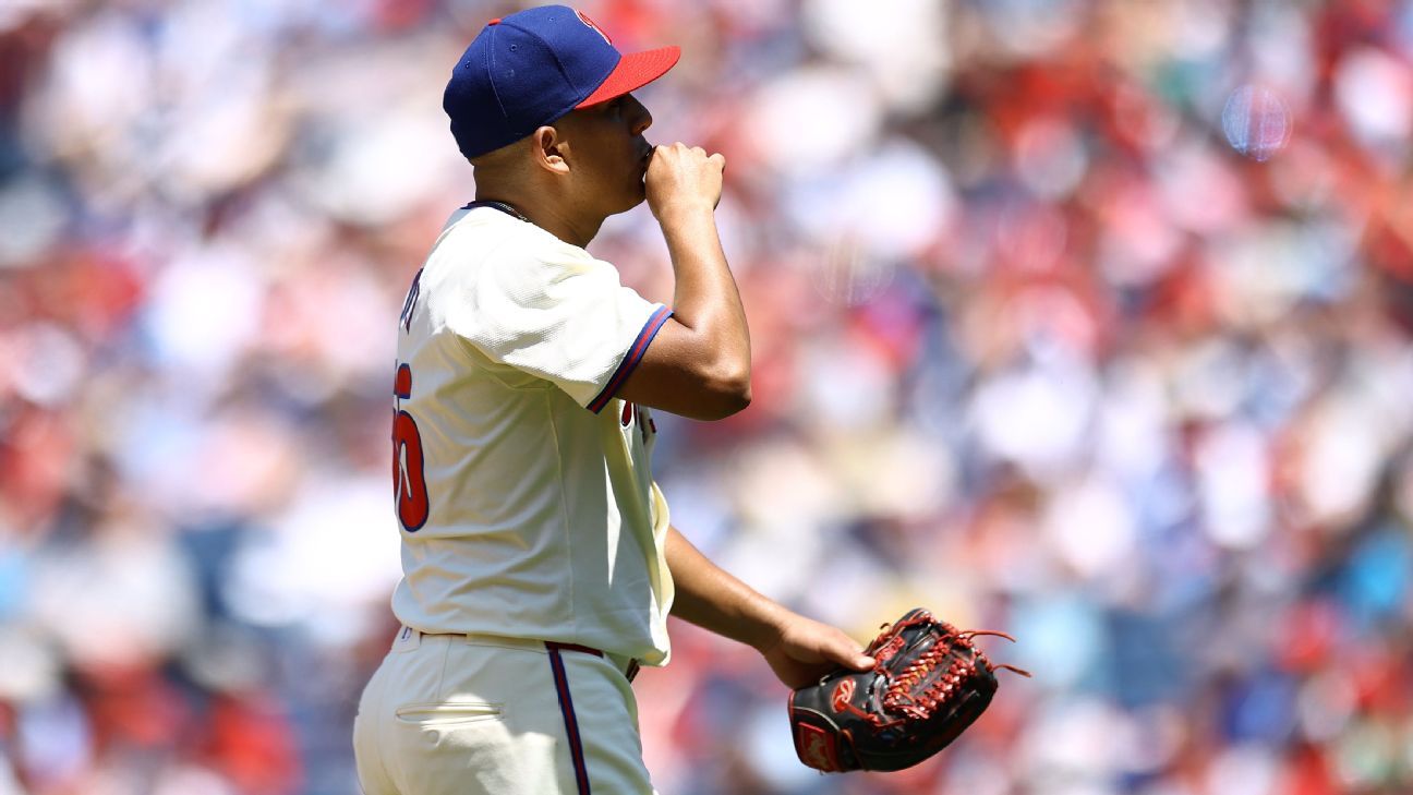 Phillies' Ranger Suárez pitches in front of family for 1st time - ESPN