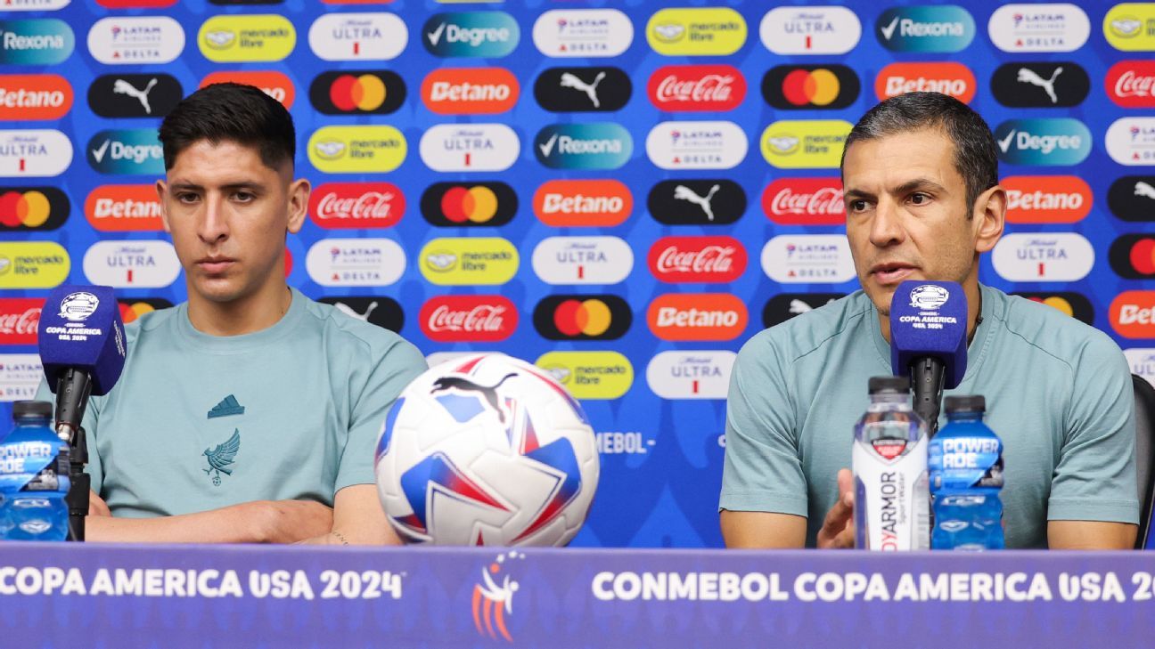 Álvarez focused on Copa amid Man United links