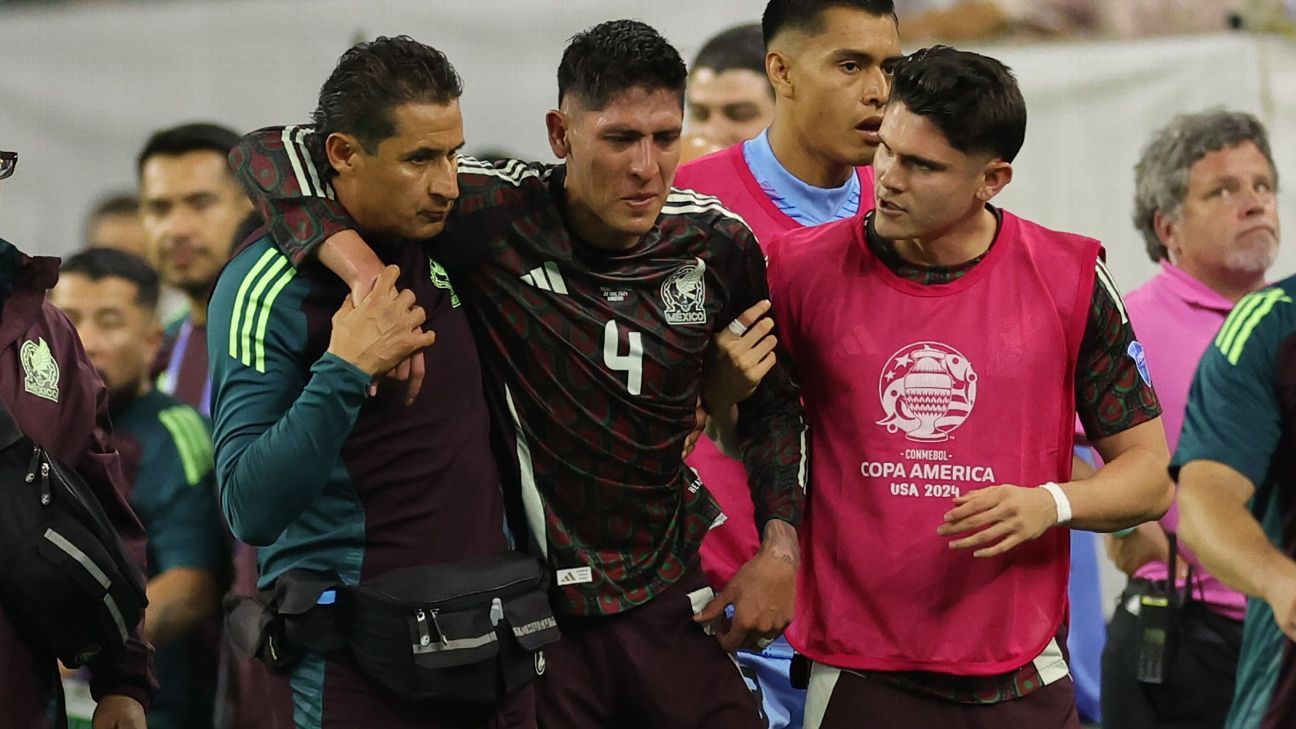 De Mexicaanse aanvoerder Edson Alvarez raakte geblesseerd tijdens de openingswedstrijd van de Copa America