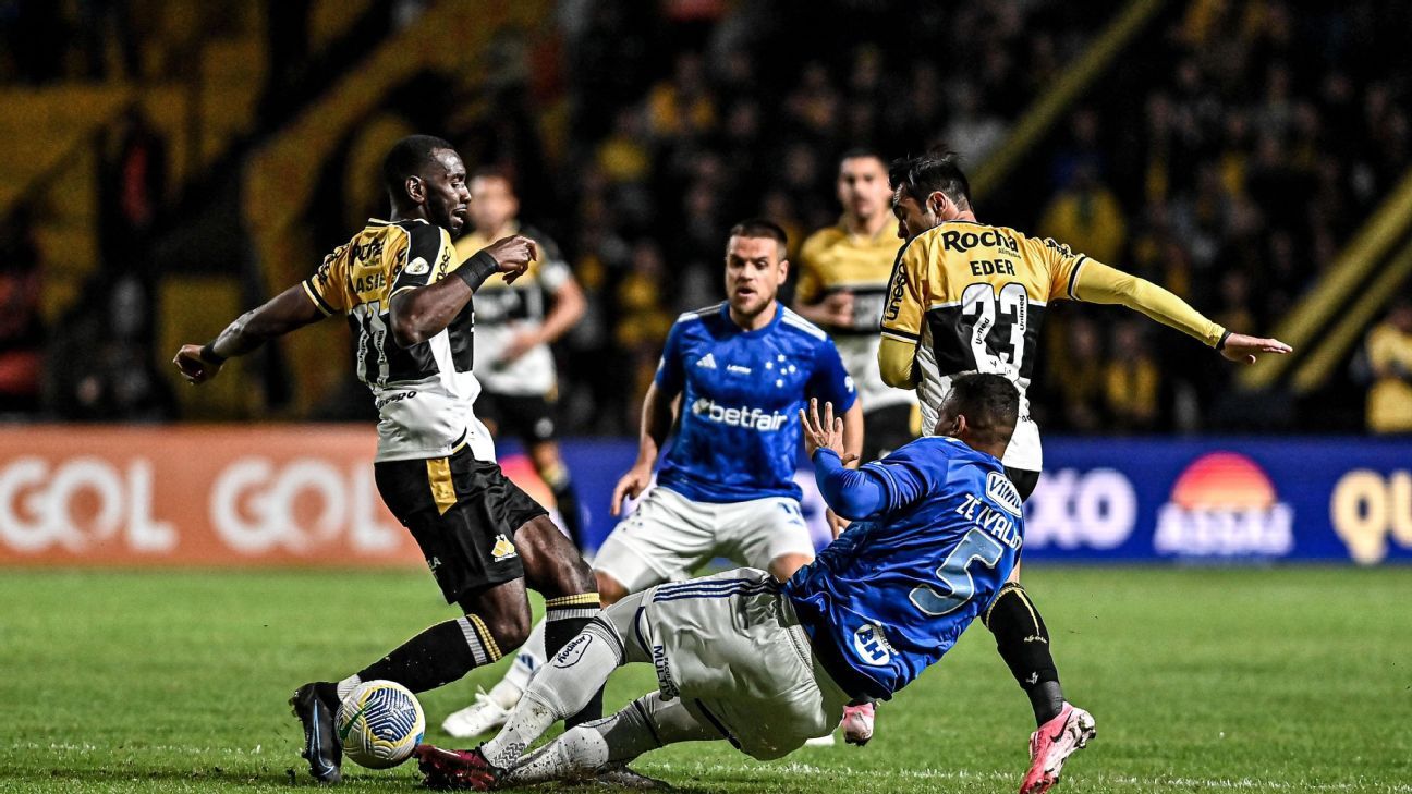 Bolasie marca e Criciúma derrota Cruzeiro, que se distancia do G-4.