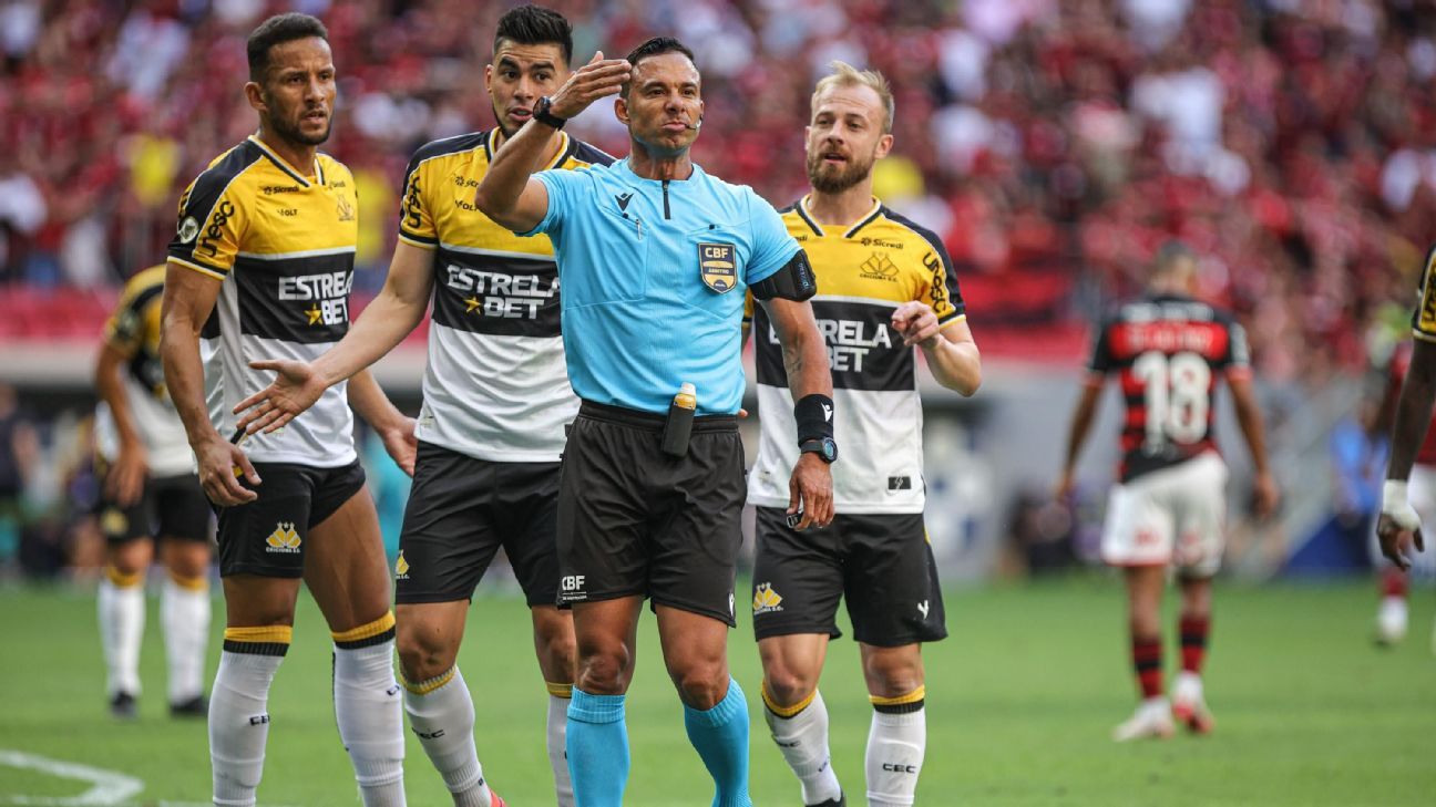 Técnico do Criciúma destaca reclamação específica após lance polêmico a favor do Flamengo