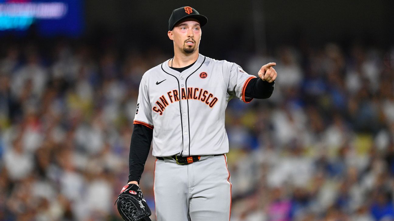 Giants' Snell, 2-time Cy Young winner, opts out