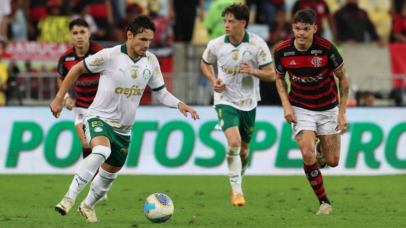 Diretor do Flamengo critica arbitragem e ironiza possível falha no VAR