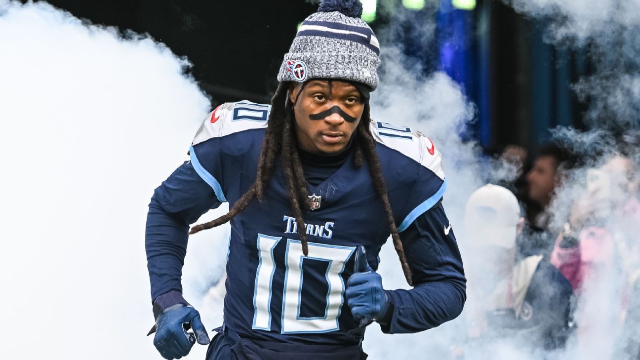 Titans WR DeAndre Hopkins (MCL) plays against the Bears