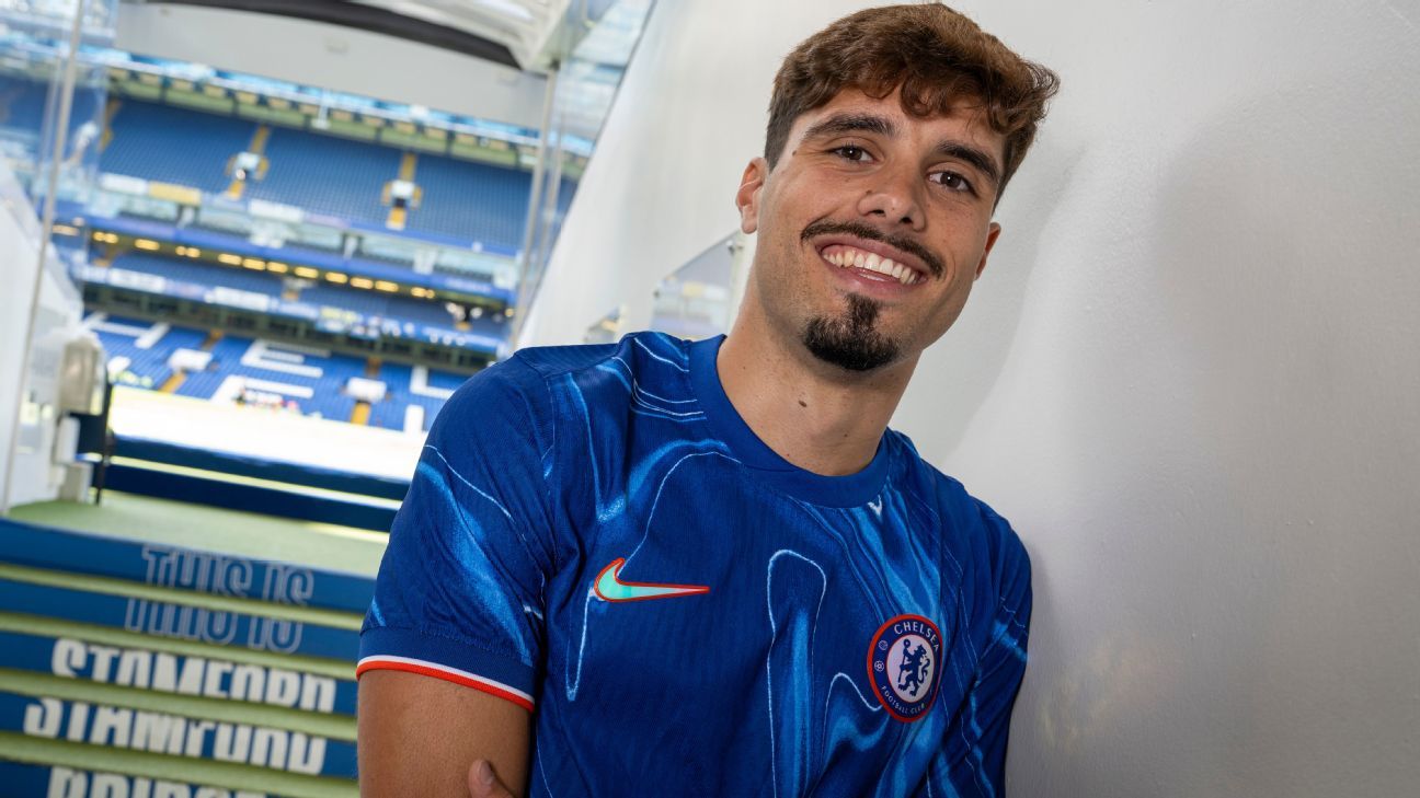 Chelsea signs Pedro Neto for 63 million euros