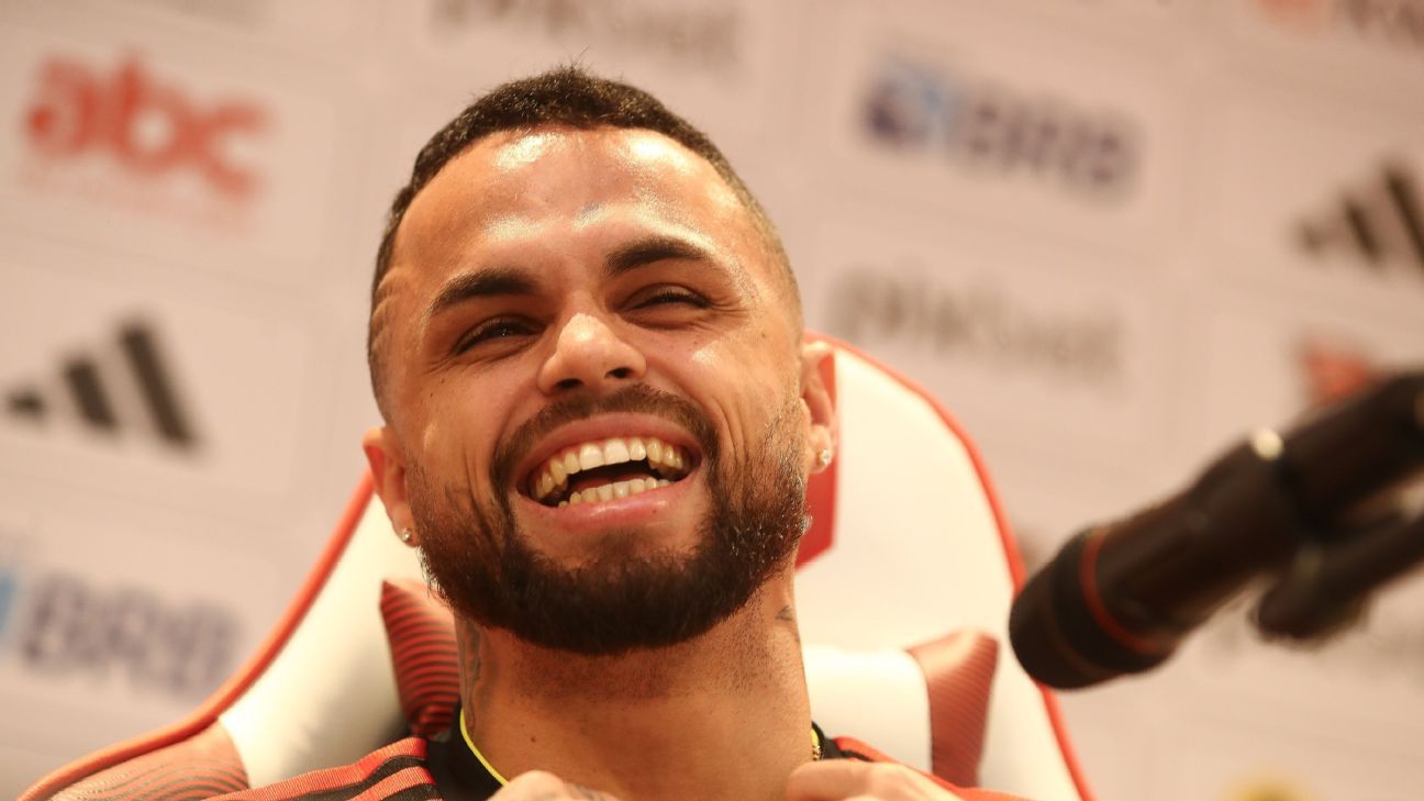 Michael revela processo de negociação para retorno ao Flamengo e sua disponibilidade.