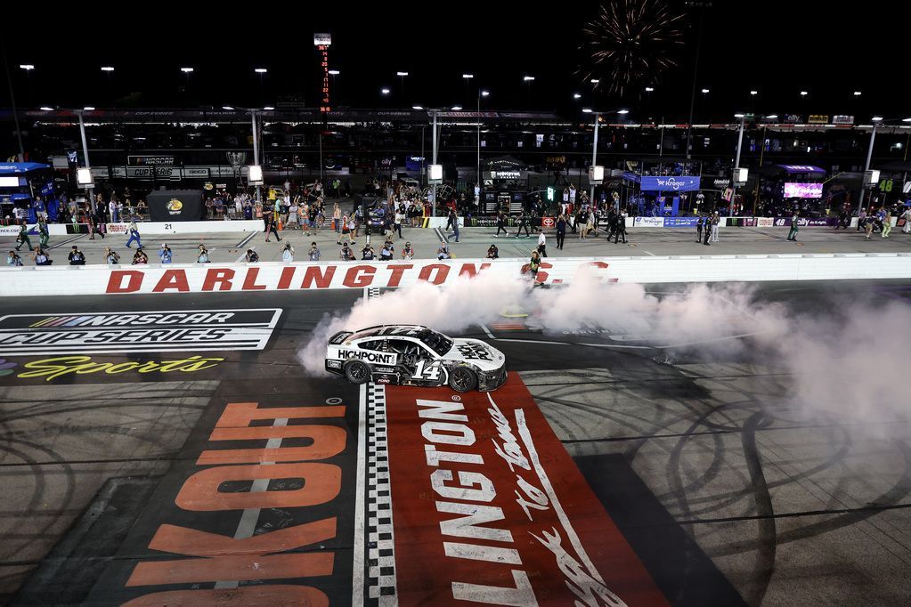 Briscoe wins at Darlington to clinch playoff spot