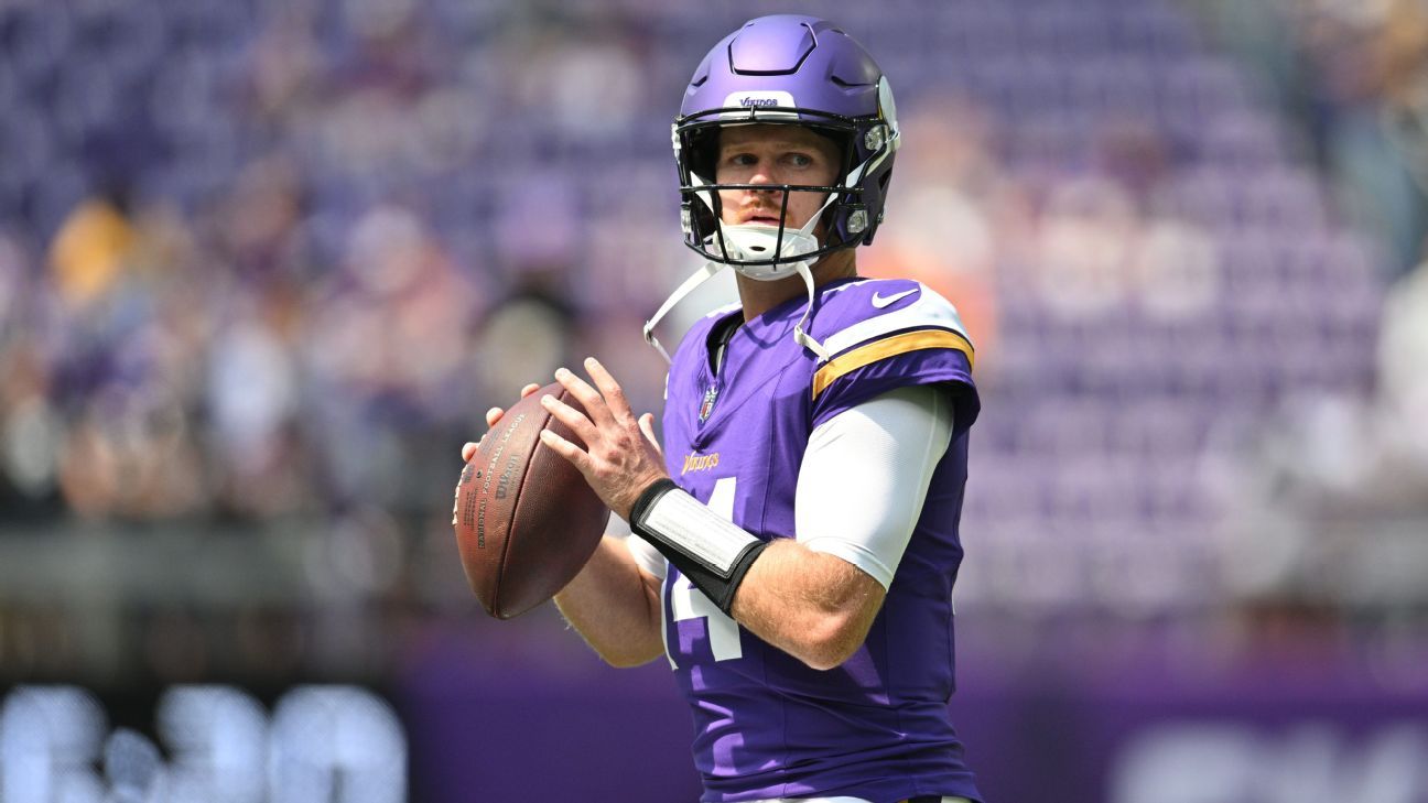 Sam Darnold of the Vikings scores his second touchdown against the Giants