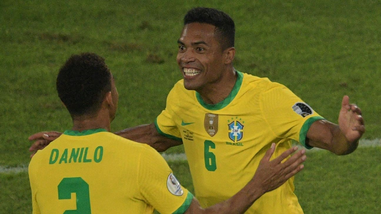 Alex Sandro revela que perguntas Danilo fez sobre o Flamengo: 'Conversamos todos os dias'