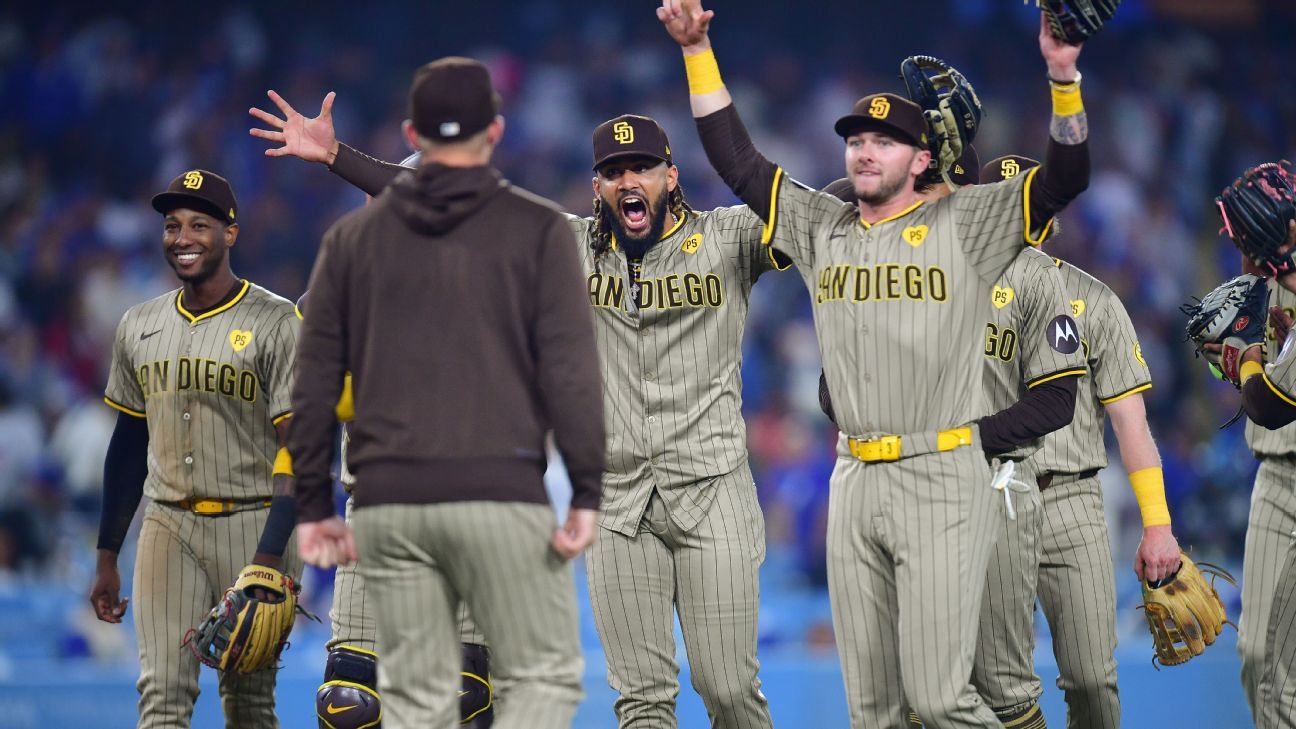 Padres secure playoff spot with game-deciding triple play