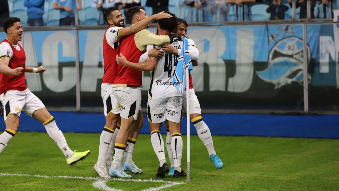 Grêmio perde confronto direto e segue ameaçado de rebaixamento no Brasileirão