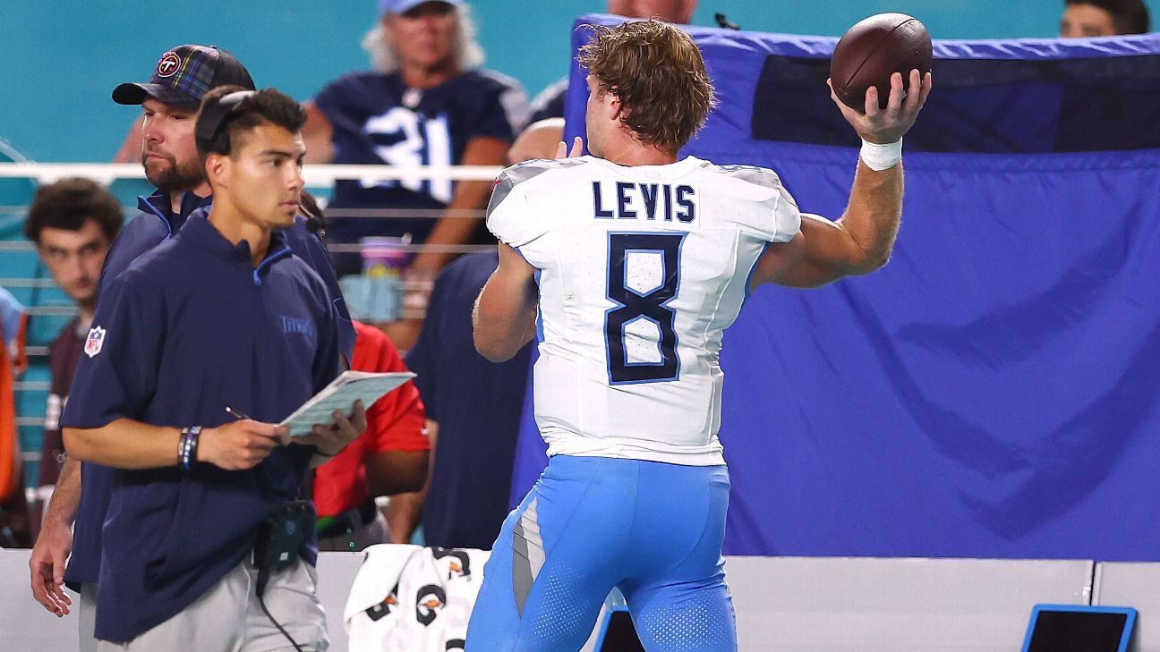 Titans QB Will Levis (shoulder) leaves the MNF game against the Dolphins