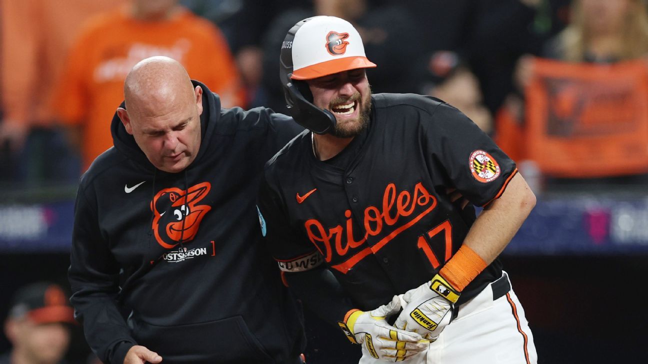 O's Cowser hit by fastball, suffers fractured hand