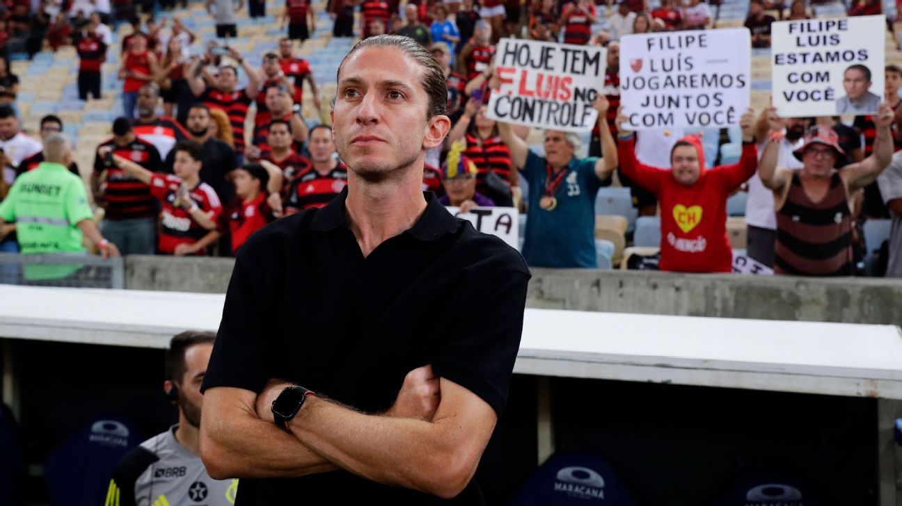 Zico aconselha Filipe Luís a ignorar jogador de bico e focar no Flamengo.