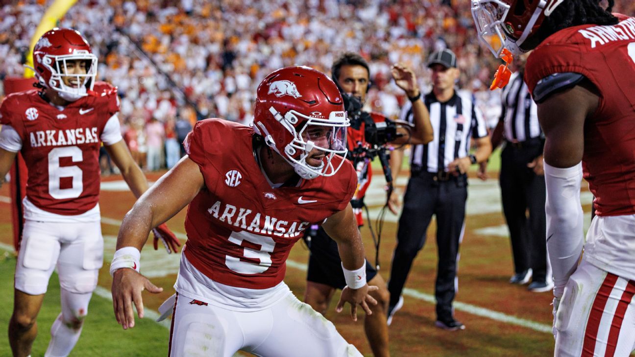 Arkansas upsets Tennessee for its first win against a top-five team since 2007