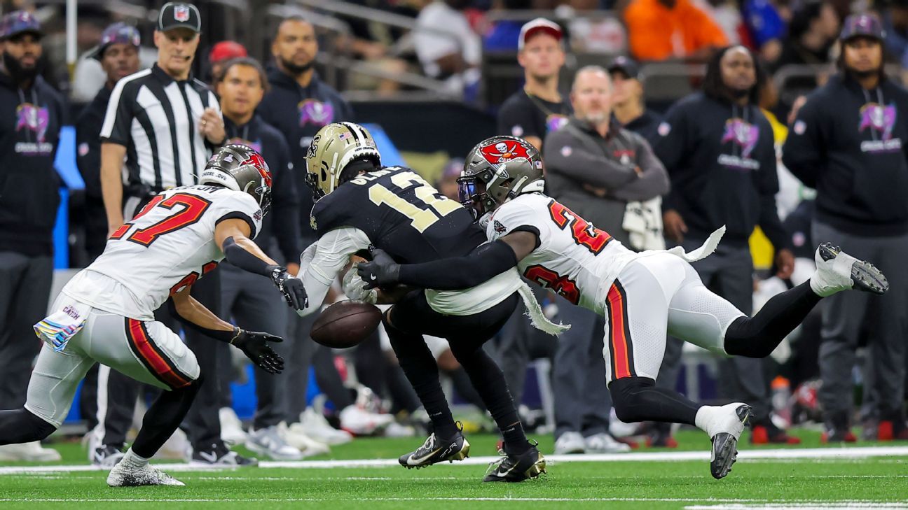 Saints WR Chris Olave leaves the game against the Buccaneers with a concussion