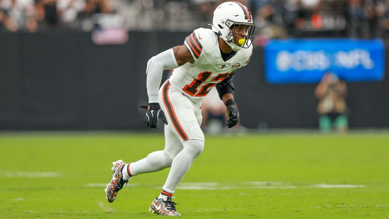 Myles Garrett's blocked FG leads to 50-yard Rodney McLeod Jr. TD for Browns - ESPN