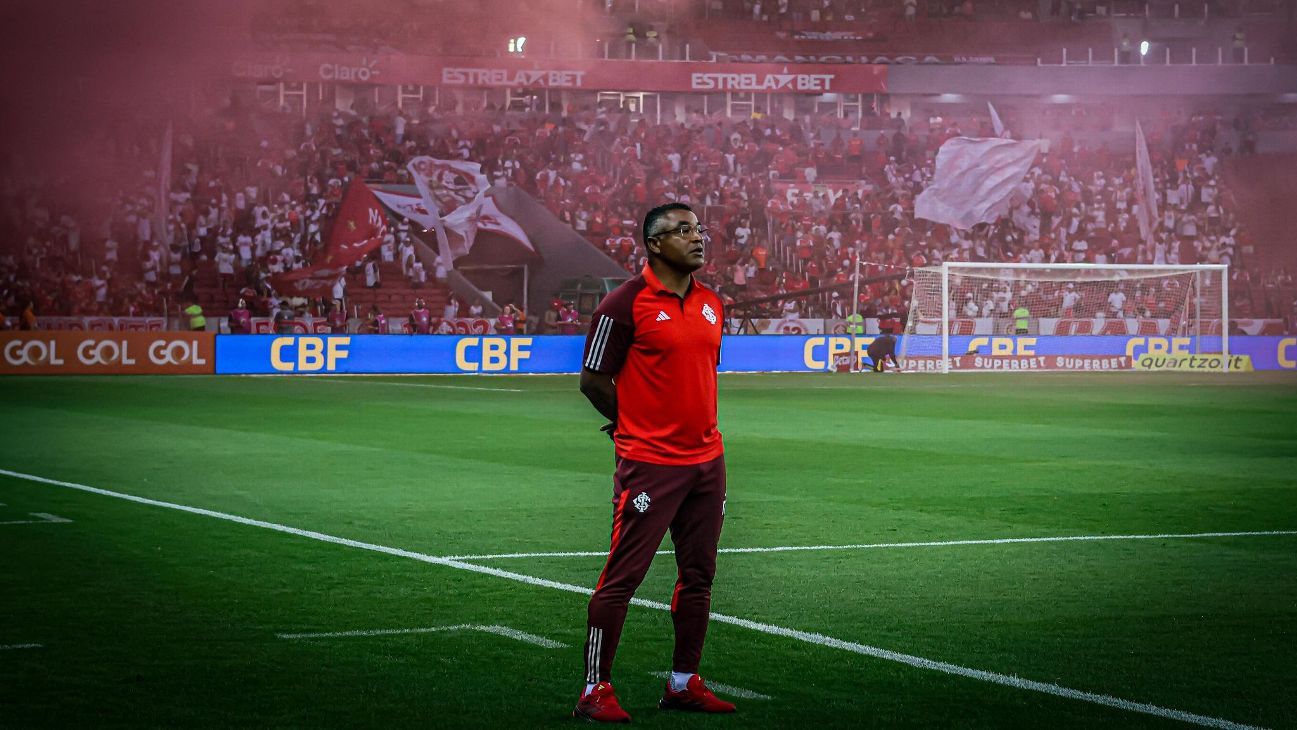 Vandalismo em placa da calçada da fama de Roger Machado do Inter