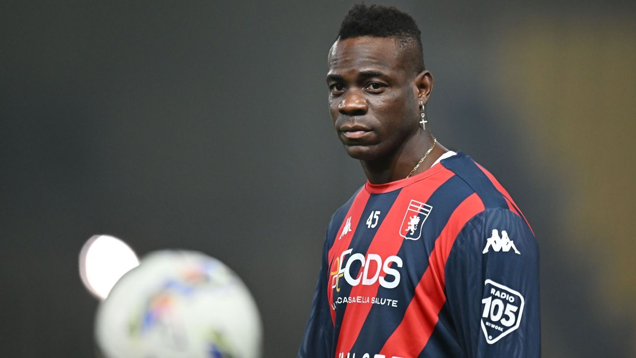 Balotelli booked within 5 minutes of Serie A return