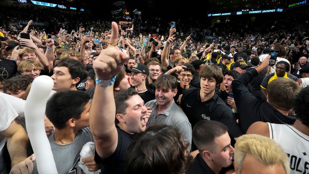 UCF fans storm court after upset of Texas A&M