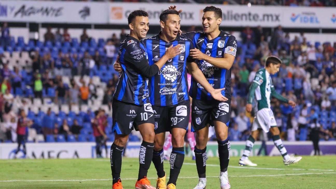 Querétaro escapes from last place with a comeback against Santos