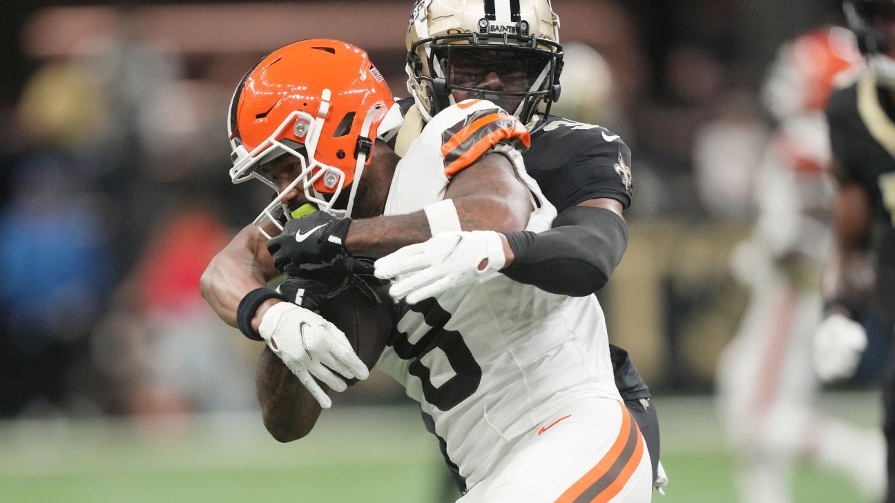 Browns' Elijah Moore ties game with toe-tap TD vs. Saints - ESPN