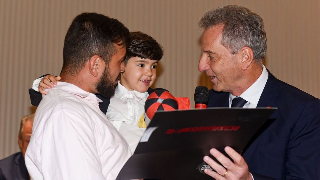Flamengo anuncia filho de Everton Ribeiro como sócio honorário no clube.