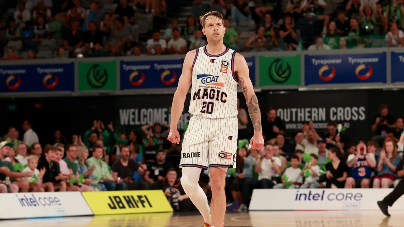 Phoenix storm home to extend Taipans' NBL losing streak