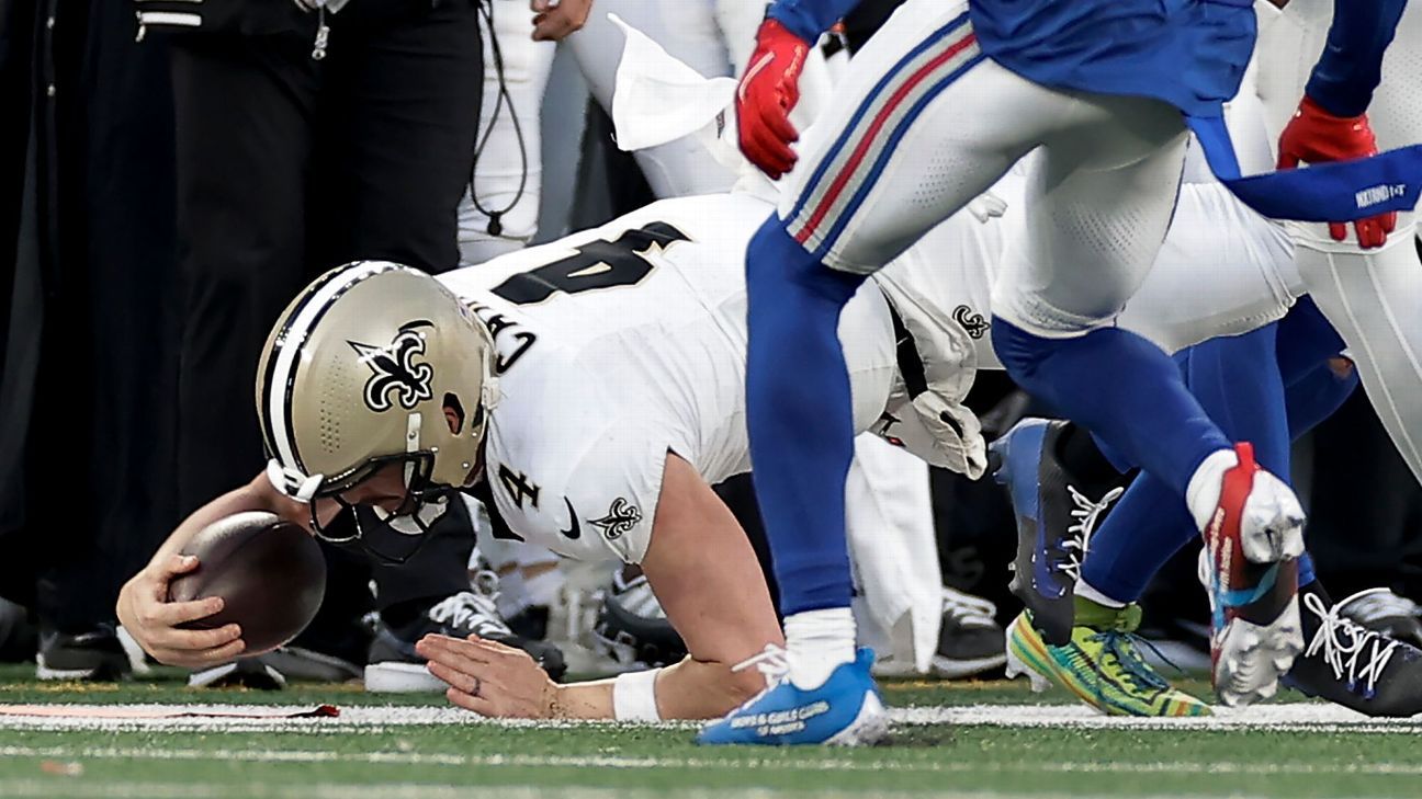 Saints' Derek Carr injures left hand, has possible concussion - ESPN