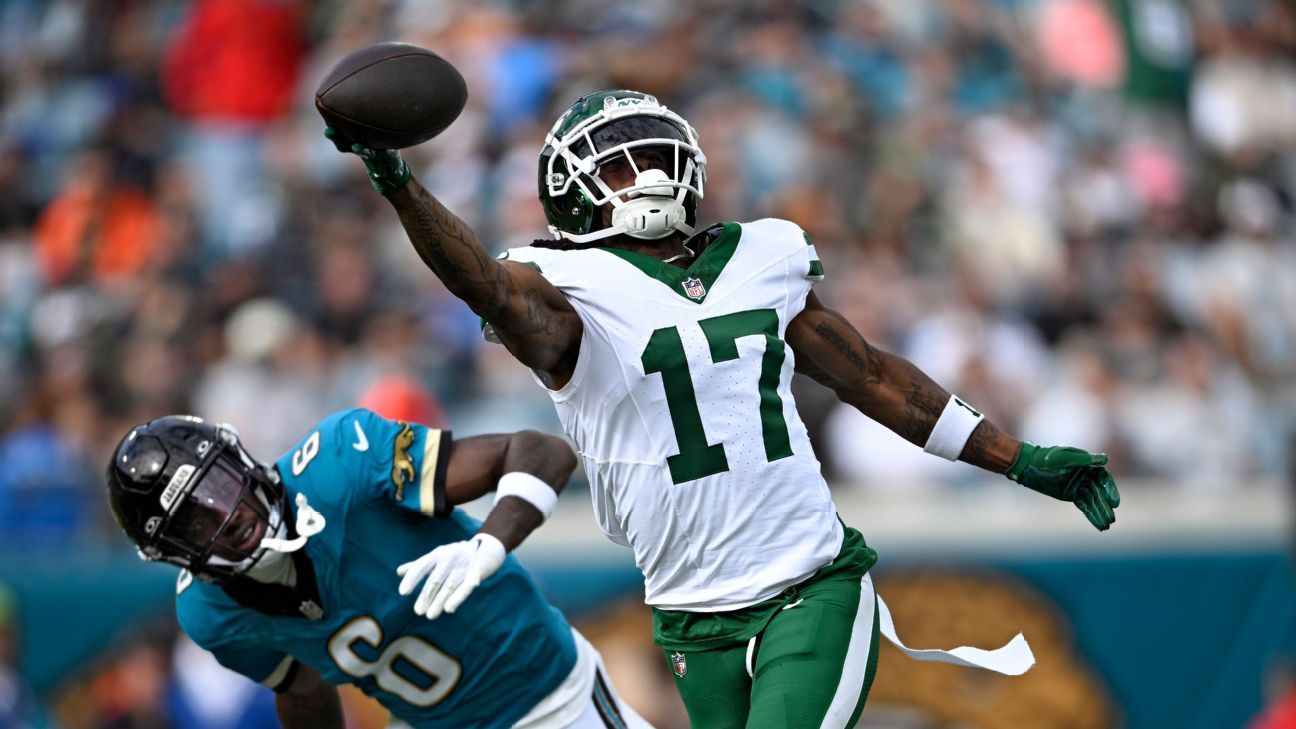 Source: Jets continue revamp, cut WR Adams