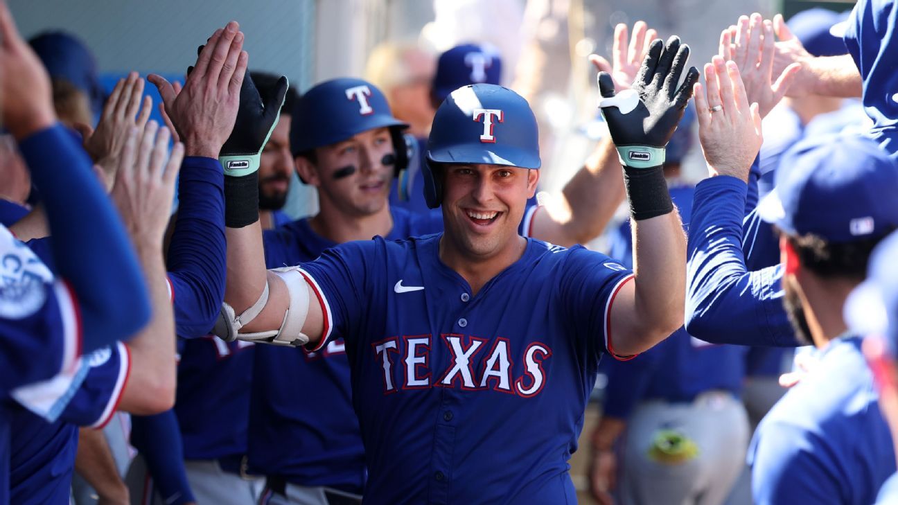 Nationals land 1B Lowe in trade with Rangers