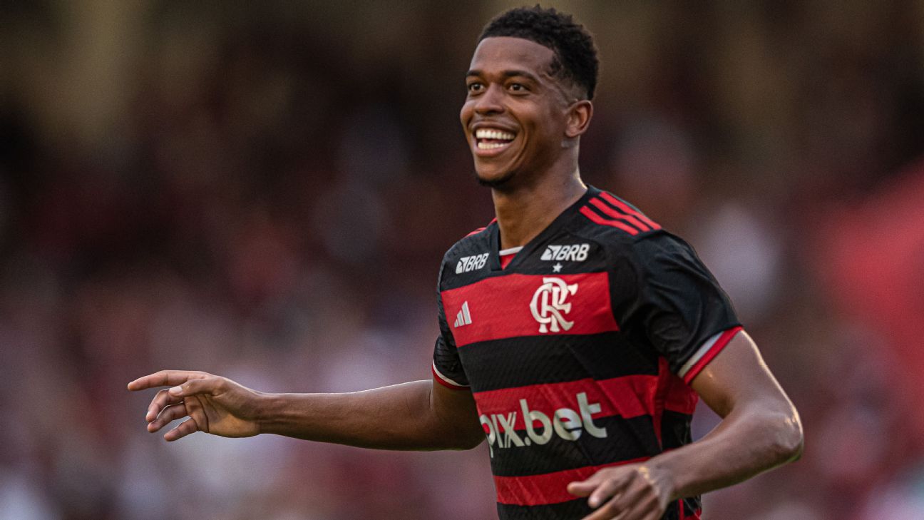 Carlinhos deixa futuro em aberto no Flamengo e reforça comprometimento no clube