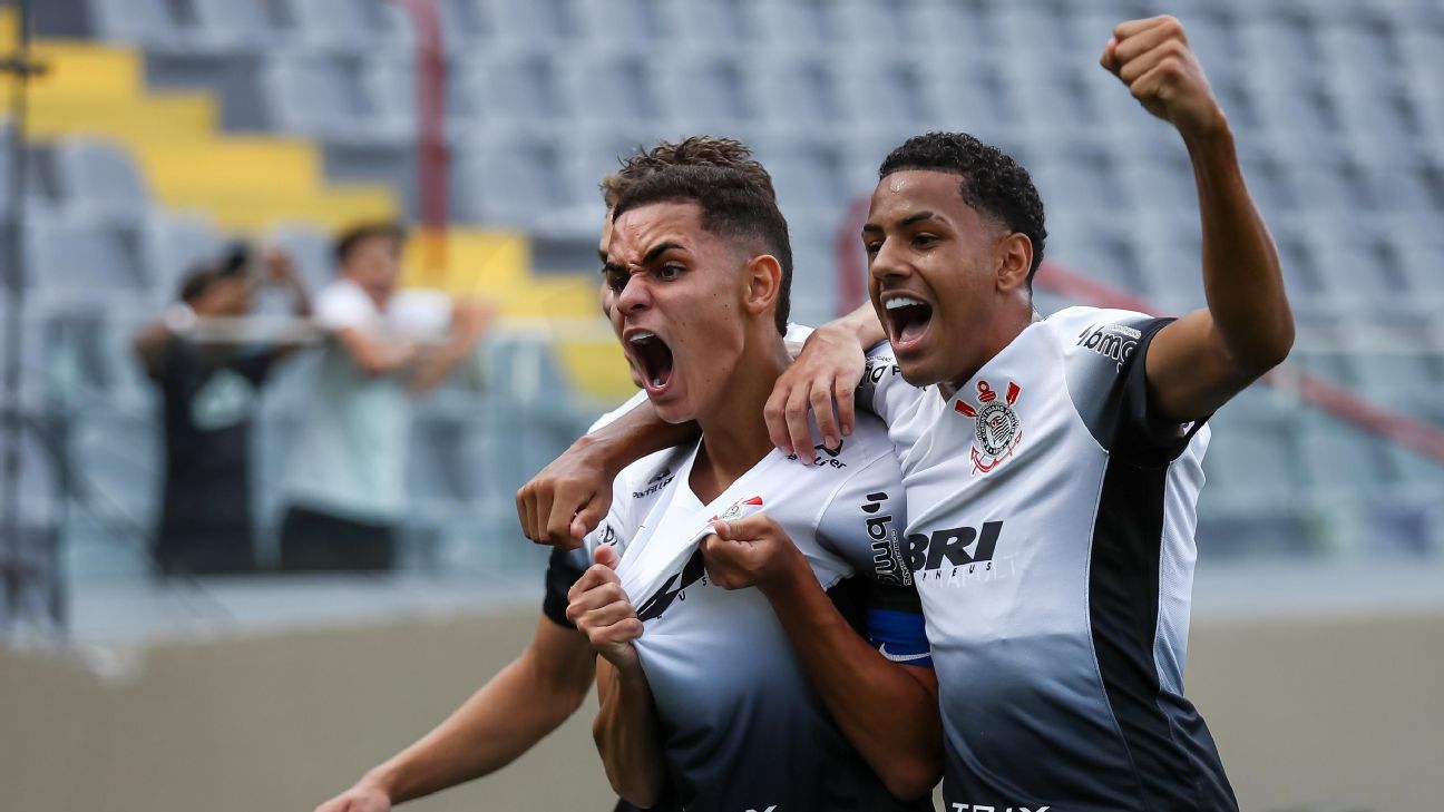 Corinthians decide vaga na final da Copinha com volante artilheiro decisivo