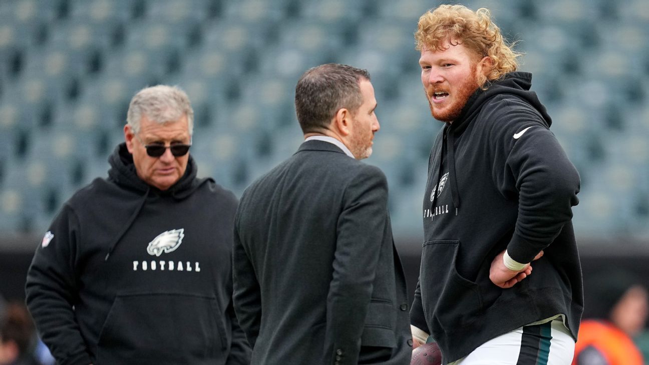 Eagles center Jurgens doesn't start due to back