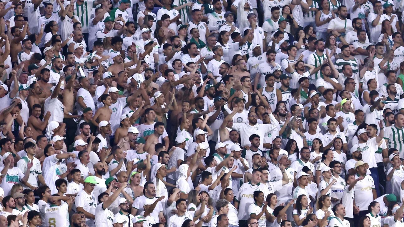 Torcedores do Palmeiras pedem saída de Anderson Barros após vaias no estádio