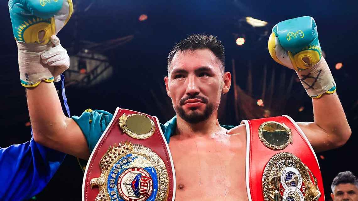 Janibek Alimkhanuly boxing