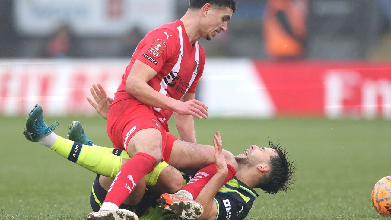 Man City's Nico Gonzalez injured 22 minutes into debut