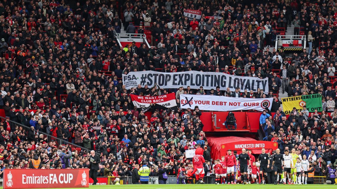 Manchester United Fans Plan Mass Protest in Black Against Glazer Ownership