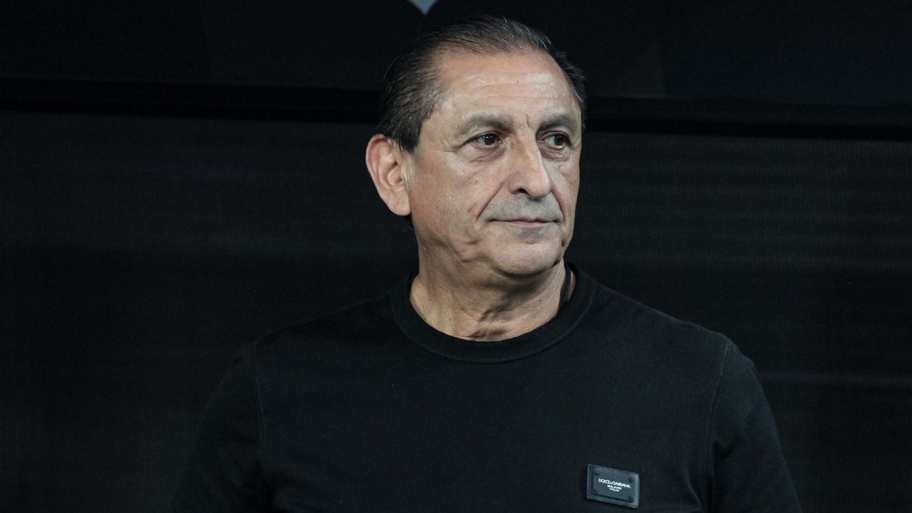 Internacional anuncia Ramón Díaz como substituto de Roger; técnico chega com filho e mais quatro na comissão