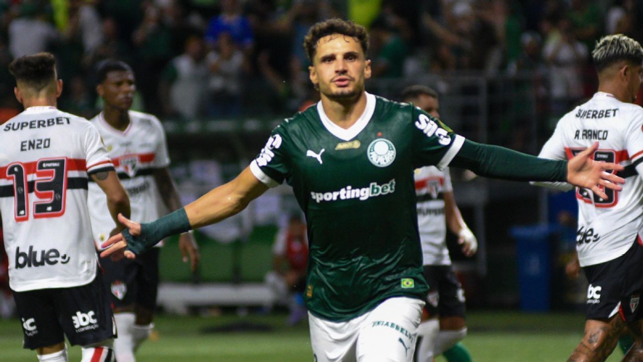 Veiga pede calma e despista sobre polêmica do pênalti em jogo.