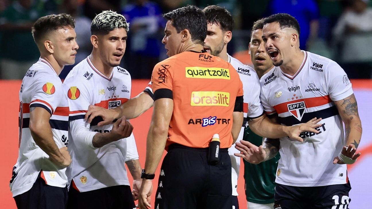 'Pênalti inexistente': Gaciba discorda de lance polêmico em Palmeiras x São Paulo e cita VAR