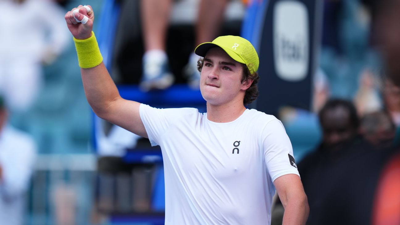 João Fonseca ouve até 'vai, Corinthians' em vitória no Miami Open e vibra com torcida: 'Quanto mais, melhor'