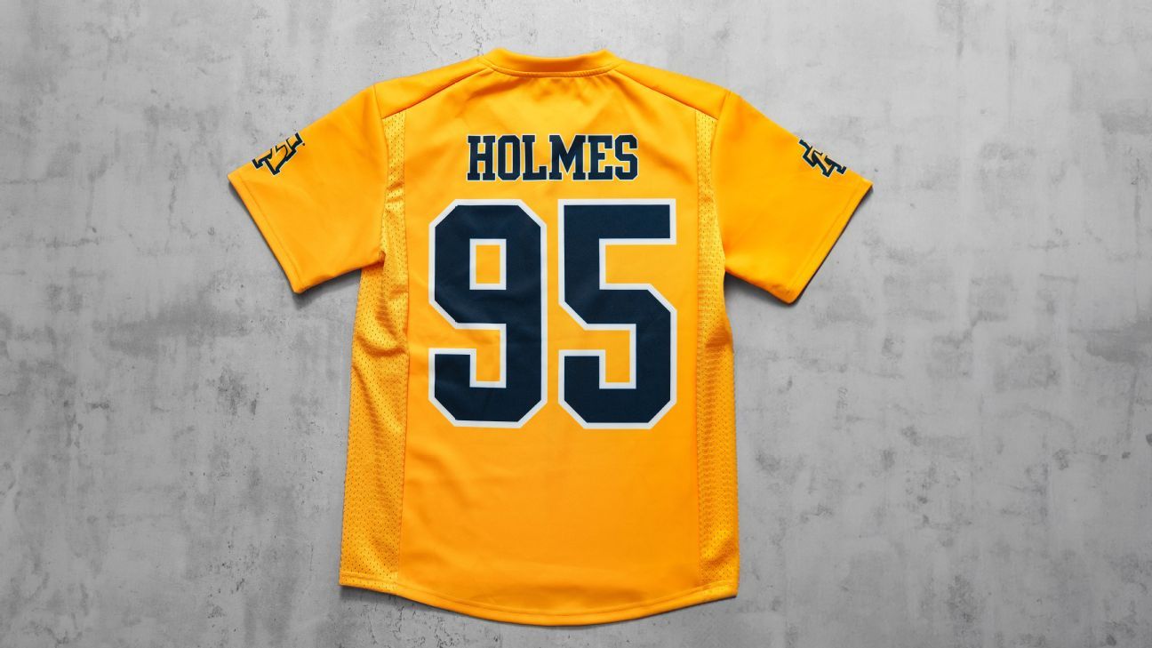 Lions uphold Day 3 draft tradition, honor GM Brad Holmes with matching North Carolina A&T jerseys